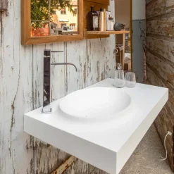 Viadurini Bathroom Badmöbel Hängend-Aufgehängte Mineralwerkstoffplatte mit integriertem Waschbecken Arona