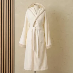 Viadurini Textile Bademäntel-Bademantel aus Baumwollfrottee mit Kapuze und Leinenrüsche - Mellow