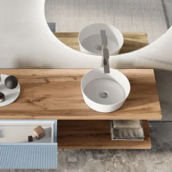 Viadurini Bathroom Badmöbel Hängend-Badezimmerkomposition in Tiffany-Blau und Eiche mit Spiegel, hergestellt in Italien – Ermes