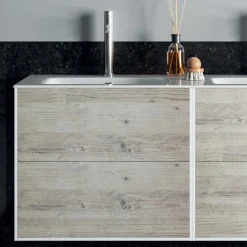 Viadurini Bathroom Badmöbel Hängend-Badezimmerkomposition mit Spiegel, Doppelwaschbecken und Sockel, hergestellt in Italien – Kilos