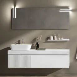 Viadurini Bathroom Badmöbel Hängend-Badezimmerkomposition mit Spiegel und Regal, hergestellt in Italien – Erebo