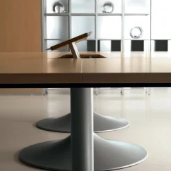 Viadurini Living Besprechungstische|Esstische Nach Mass-Besprechungstisch aus geformtem Melamin in Nussbaum natur - Gaelle