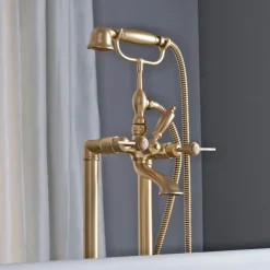 Viadurini Bathroom Badewannearmaturen-Bodenstehende Badewannengruppe mit Handbrause und flexiblem Schlauch. Hergestellt in Italien – Mailand