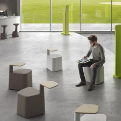 Viadurini Living Moderne Couchtische-Couchtisch aus Polyethylen und Birkenholz Made in Italy - Clio