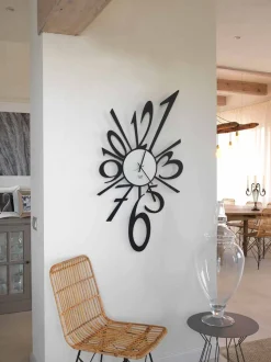 Viadurini Time Design Wanduhren-Design Wanduhr aus Eisen in schwarz oder aluminium Made in Italy - Oceano