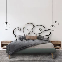 Viadurini Night Design Polsterbetten-Doppelbett mit gepolstertem Bettrahmen und Eisenkopfteil – Nebbia