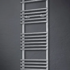 Viadurini Radiators Handtuchheizkörper Elektrisch-Elektrischer Handtuchwärmer aus satiniertem Stahl, hergestellt in Italien – Peel