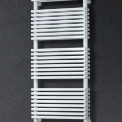 Viadurini Radiators Handtuchheizkörper Elektrisch-Elektrischer Handtuchwärmer mit doppeltem Abschnitt aus horizontalen Elementen – Pudding