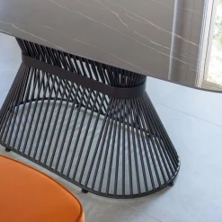 Viadurini Living Esstische-Elliptischer Esstisch aus polierter Keramik und Stahl – Ravi