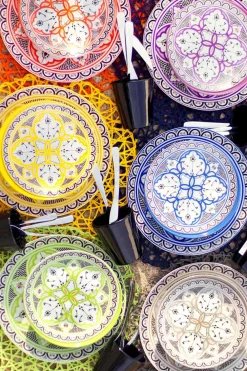 Viadurini Kitchen Teller Set-Ethnischer Geschirrservice aus Porzellan und farbigem und modernem Steinzeug 18 Stück - Fez