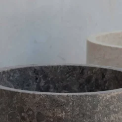 Viadurini Bathroom Steinwaschbecken-Freistehendes zylindrisches Badezimmerwaschbecken aus grauem Marmor - Cremino