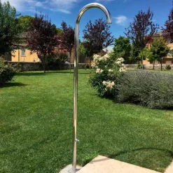 Viadurini in the Garden Gartendusche-Gartendusche aus verchromtem Edelstahl mit Fußwaschung Made in Italy - Marlen