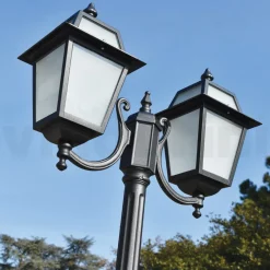 Viadurini Lighting Gartenlampion-Gartenlaternenpfahl 238 cm hoch aus anthrazitfarbenem Aluminium und sandgestrahltem Glas - Elric