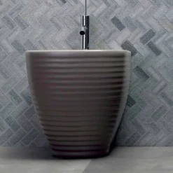 Viadurini Bathroom Bidet-Gemahlenes Bidet aus weißer oder farbig glasierter Keramik Trabia