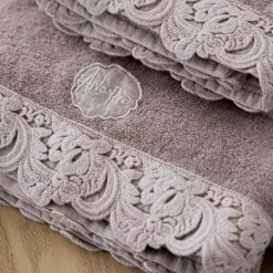 Viadurini Textile Handtücher-Gesichts- und Gästetücher und Badetuch aus Baumwolle Terry und Armonia Lace - Frollo