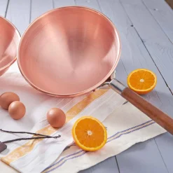 Viadurini Kitchen Kochgeschirr-Glatte Bastardella aus massivem Kupfer mit Holzgriff 26 cm - Giampiero