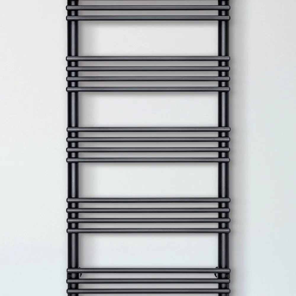 Viadurini Radiators Handtuchheizkörper Wasser-Handtuchwärmer aus Stahl mit hydraulischem System, hergestellt in Italien – Rum