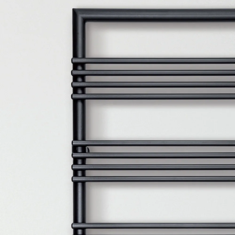 Viadurini Radiators Handtuchheizkörper Wasser-Handtuchwärmer aus Stahl mit hydraulischem System, hergestellt in Italien – Rum