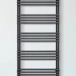 Viadurini Radiators Handtuchheizkörper Elektrisch-Handtuchwärmer aus Stahl mit elektrischem System, hergestellt in Italien – Rum