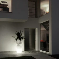 Viadurini in the Garden Lichtmöbel-Helle Outdoor-Vase aus undurchsichtigem Polyethylen Made in Italy - Proud