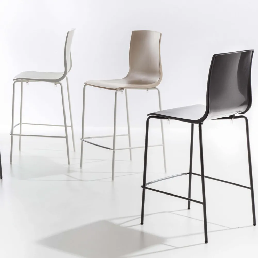 Viadurini Living Küchenhocker-Hoch stapelbarer Polypropylen-Hocker mit Metallbasis, 2 Stück - Kiara