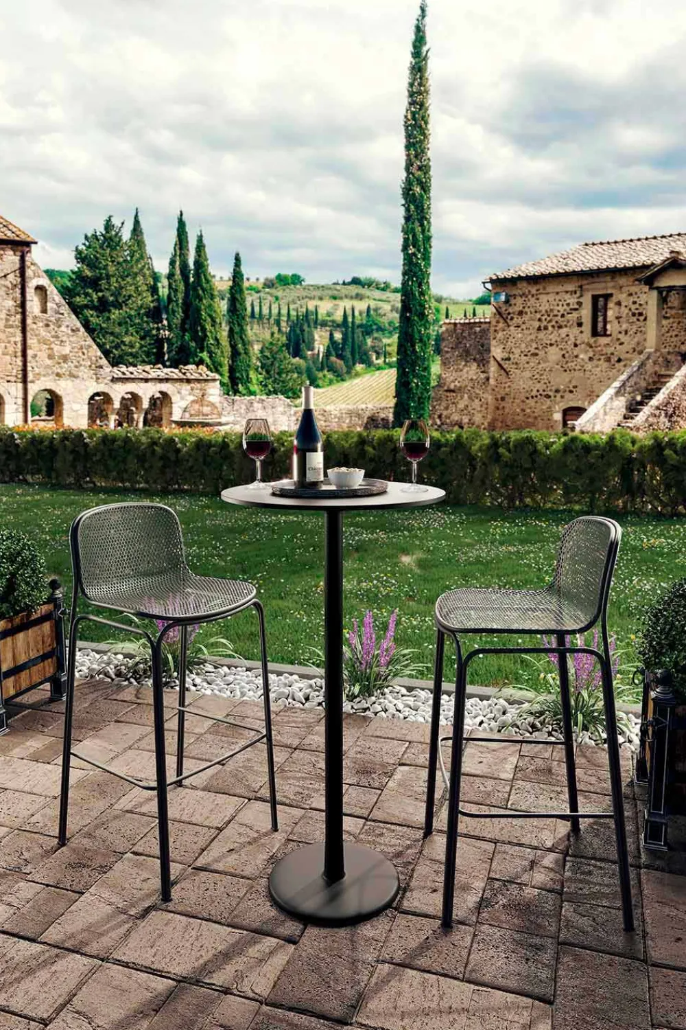 Viadurini in the Garden Outdoor Hocker-Hohe stapelbare Barhocker im Freien aus Metall, 2 Stück - Viviette