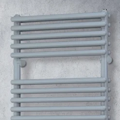 Viadurini Radiators Handtuchheizkörper Wasser-Hydraulischer Handtuchwärmer mit 4 Reihen horizontaler Elemente, hergestellt in Italien – Meringue