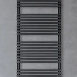 Viadurini Radiators Handtuchheizkörper Wasser-Hydraulischer Handtuchwärmer aus Stahl mit tiefschwarzer Oberfläche, hergestellt in Italien – Brownies