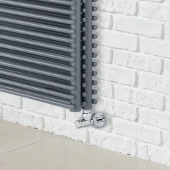 Viadurini Radiators Heizkörper Hydraulisch-Hydraulischer Stahlheizkörper mit drei Abschnitten von Made in Italy Elements – Ciambella