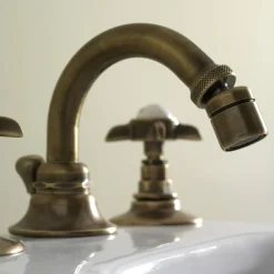 Viadurini Taps Bidetarmaturen-Klassische 3-Loch-Bidetbatterie aus Messing und Schmetterlingsgriffen - Miriano