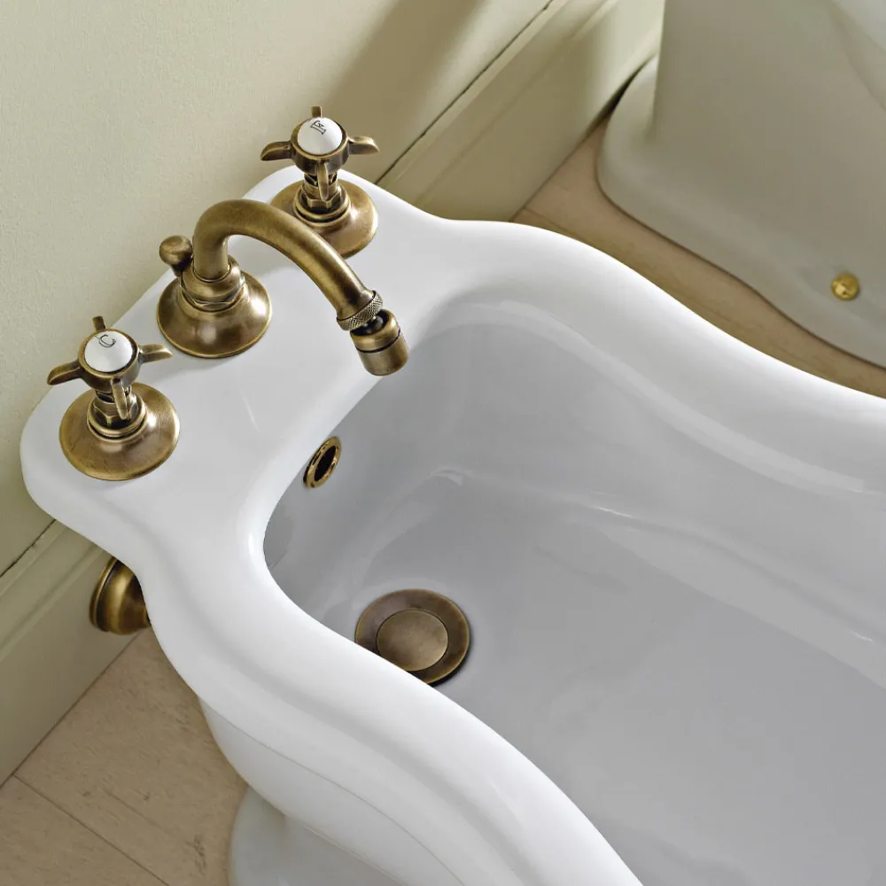 Viadurini Taps Bidetarmaturen-Klassische 3-Loch-Bidetbatterie aus Messing und Schmetterlingsgriffen - Miriano