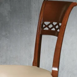 Viadurini Living Klassische Stühle-Klassischer Stuhl aus Buchenholz mit verzierter Rückenlehne und Kunstleder - Milissa