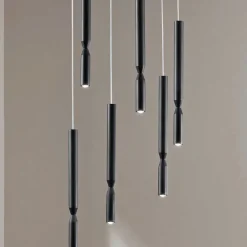 Viadurini Lighting Moderne Kronleuchter-Kronleuchter mit 6 LED-Leuchten aus lackiertem Metall und verstellbaren Kabeln – Lärche