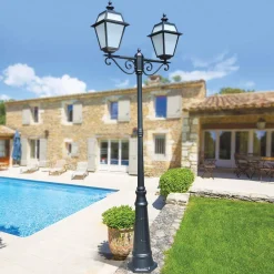 Viadurini Lighting Gartenlampion-Laternenpfahl mit 2 Lichtern im Vintage-Stil aus Aluminium und Glas, hergestellt in Italien – Vivian