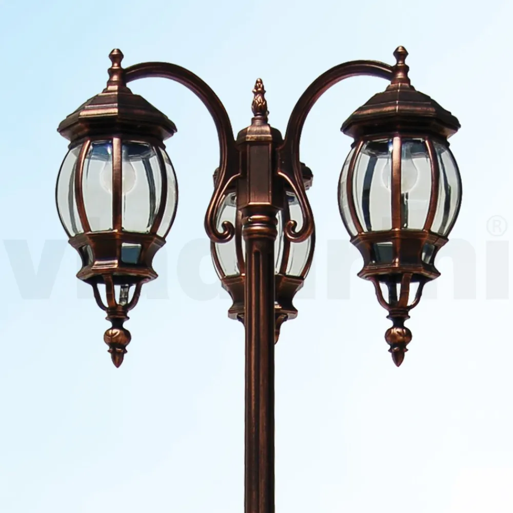 Viadurini Lighting Gartenlampion-Laternenpfahl mit 3 Lichtern im Vintage-Stil aus Aluminium, hergestellt in Italien – Leona