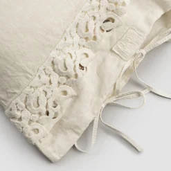 Viadurini Textile Kissenbezüge-Leinen Kissenbezug mit Poema Spitze und Butter oder schwarzen Schnürsenkeln Made in Italy - Masone