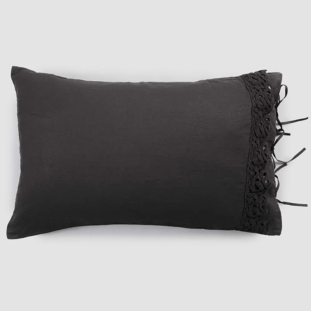 Viadurini Textile Kissenbezüge-Leinen Kissenbezug mit Poema Spitze und Butter oder schwarzen Schnürsenkeln Made in Italy - Masone