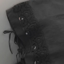 Viadurini Textile Kissenbezüge-Leinen Kissenbezug mit Poema Spitze und Butter oder schwarzen Schnürsenkeln Made in Italy - Masone