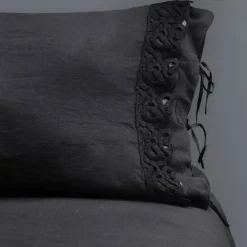 Viadurini Textile Kissenbezüge-Leinen Kissenbezug mit Poema Spitze und Butter oder schwarzen Schnürsenkeln Made in Italy - Masone