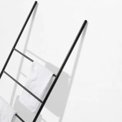 Viadurini Bathroom Badetuchhalter-Leiter mit fünf Sprossen aus schwarzem oder weißem Metall - Ufo