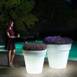 Viadurini in the Garden Lichtmöbel-Leuchtende Vase für den Außenbereich aus weißem Polyethylen Made in Italy - Taralla