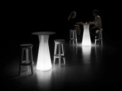 Viadurini in the Garden Lichtmöbel|Garten Beistelltisch-Leuchtender Tisch im Freien mit LED-Sockel und HPL-Platte Hergestellt in Italien - Tinuccia