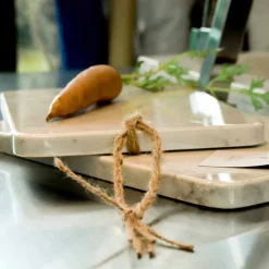 Viadurini Kitchen Küchenzubehör-Made in Italy Design Schneidebrett aus Carrarra White Marble - Masha