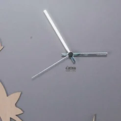 Viadurini Time Design Wanduhren-Moderne graue Wanduhr mit rechteckigem Design aus verziertem Holz - Gallium