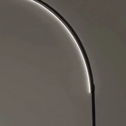 Viadurini Lighting Moderne Stehlampen-Moderne Stehlampe mit dimmbarem LED-Licht aus lackiertem Metall – Picea