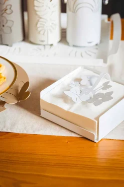 Viadurini Kitchen Küchenzubehör-Moderner Blumen Serviettenhalter aus Edeleisen Made in Italy - Marken