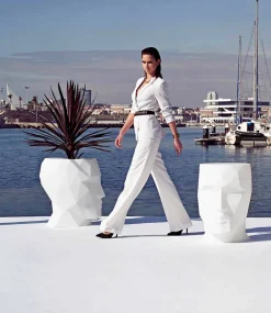 Vondom Gartentische Fest-Moderner, gesichtsförmiger Outdoor-Tisch Adan von aus Polyethylen