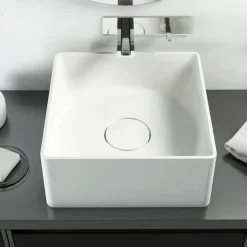 Viadurini Bathroom Design Waschbecken Aus Solid Surface-Modernes Aufsatzwaschbecken in einer Quadratischeform in Italien hergestellen, Forino