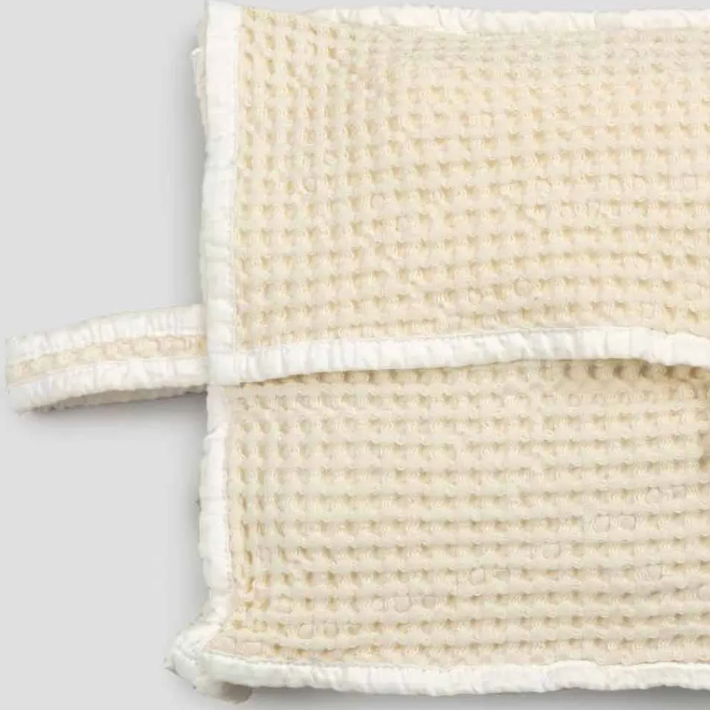 Viadurini Textile Italienische Mode-Natürliche weiße Waben-Baumwoll-Clutch-Tasche mit Perlmuttknopf - Anteha