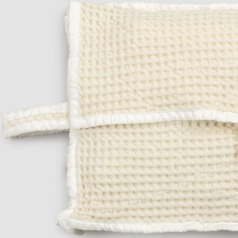 Viadurini Textile Italienische Mode-Natürliche weiße Waben-Baumwoll-Clutch-Tasche mit Perlmuttknopf - Anteha